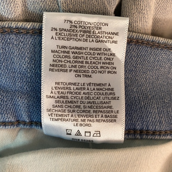 Express NWOT Mid Rise Embroidered Jean SHORT - Picture 9 of 10